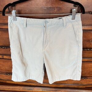 Boys Vineyard Vines Light Gray Shorts. Size 18. Performance